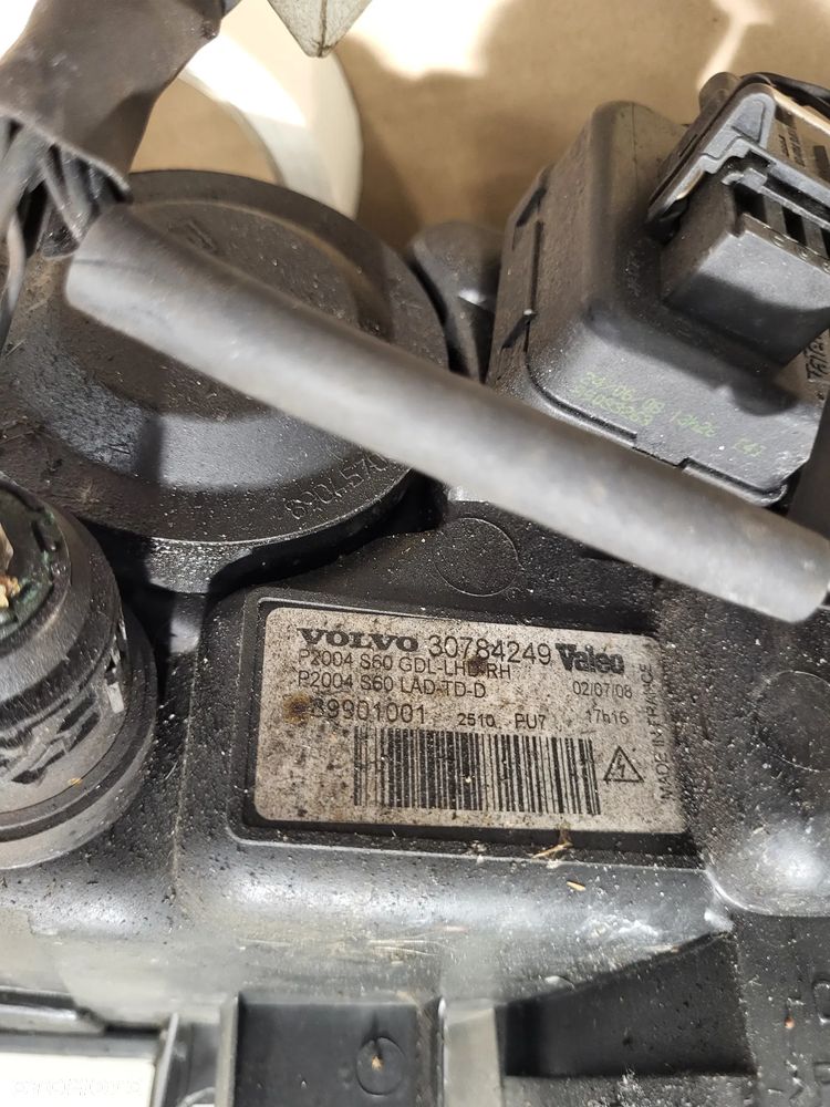 Volvo V70  LIFT XENON PRZÓD STRONA PRAWA LAMPA PRZEDNIA 30784249 - 10
