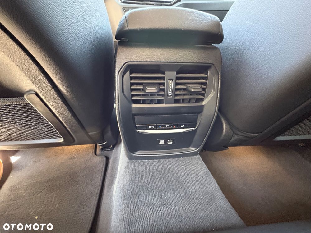 BMW Seria 3 320e PHEV - 14