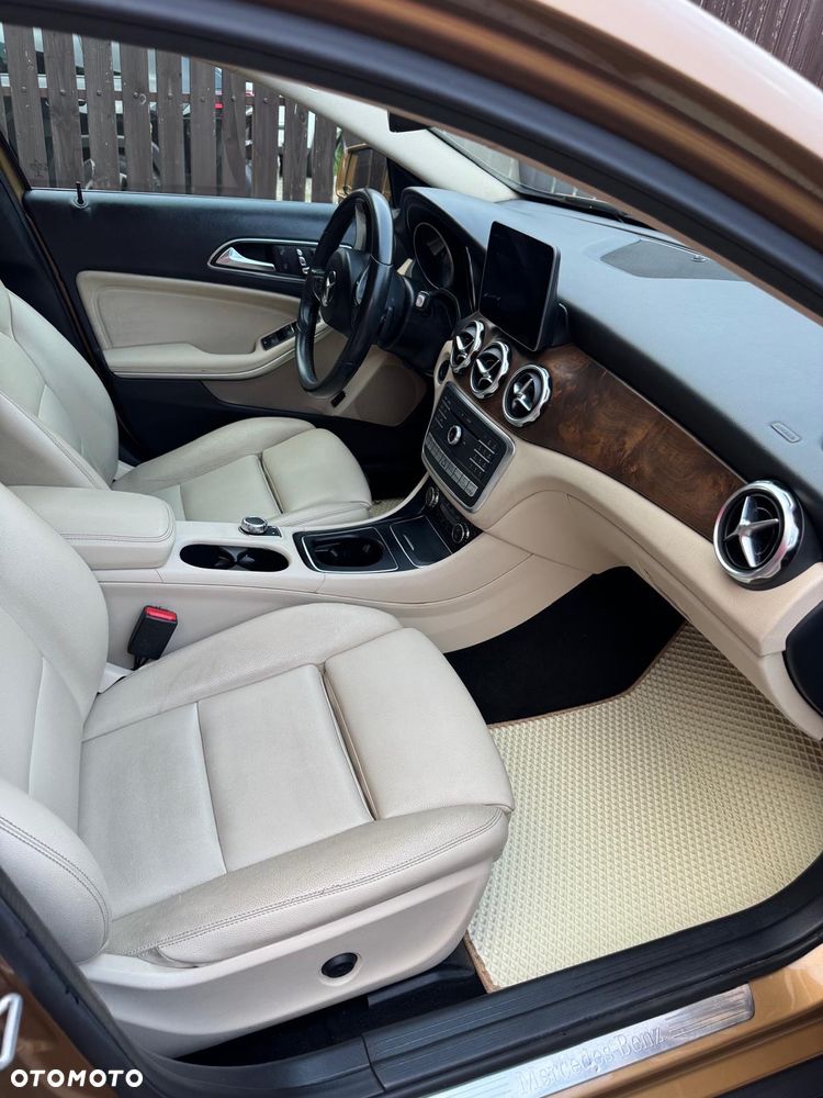 Mercedes-Benz GLA 250 4-Matic Urban - 8