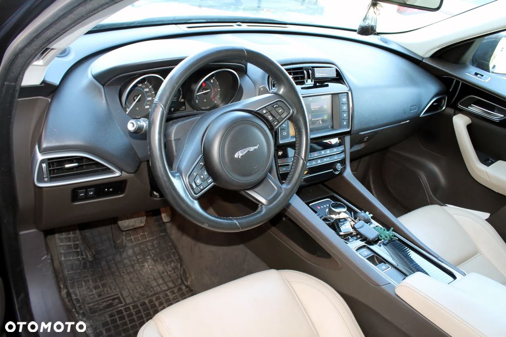 Jaguar F-Pace 2.0 i4D AWD Chequered Flag - 10