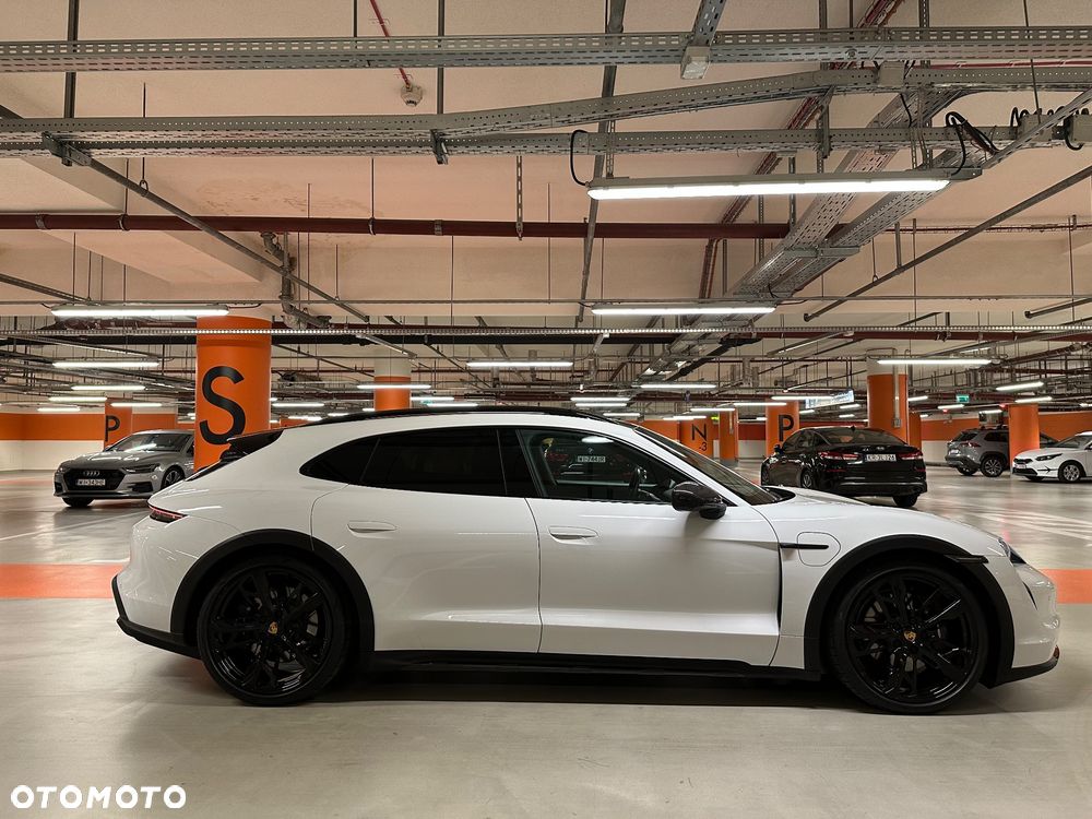 Porsche Taycan 4 - 8