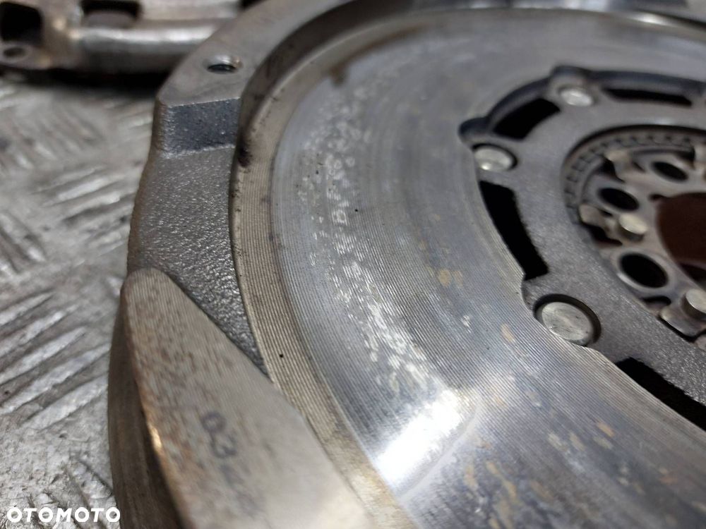 KOŁO DWUMASOWE + TARCZA + DOCISK + ŁOŻYSKO AVENSIS T25 2.0 D4D - 2