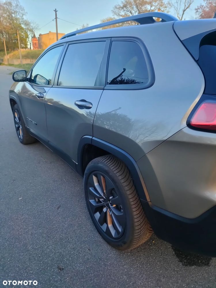 Jeep Cherokee - 25