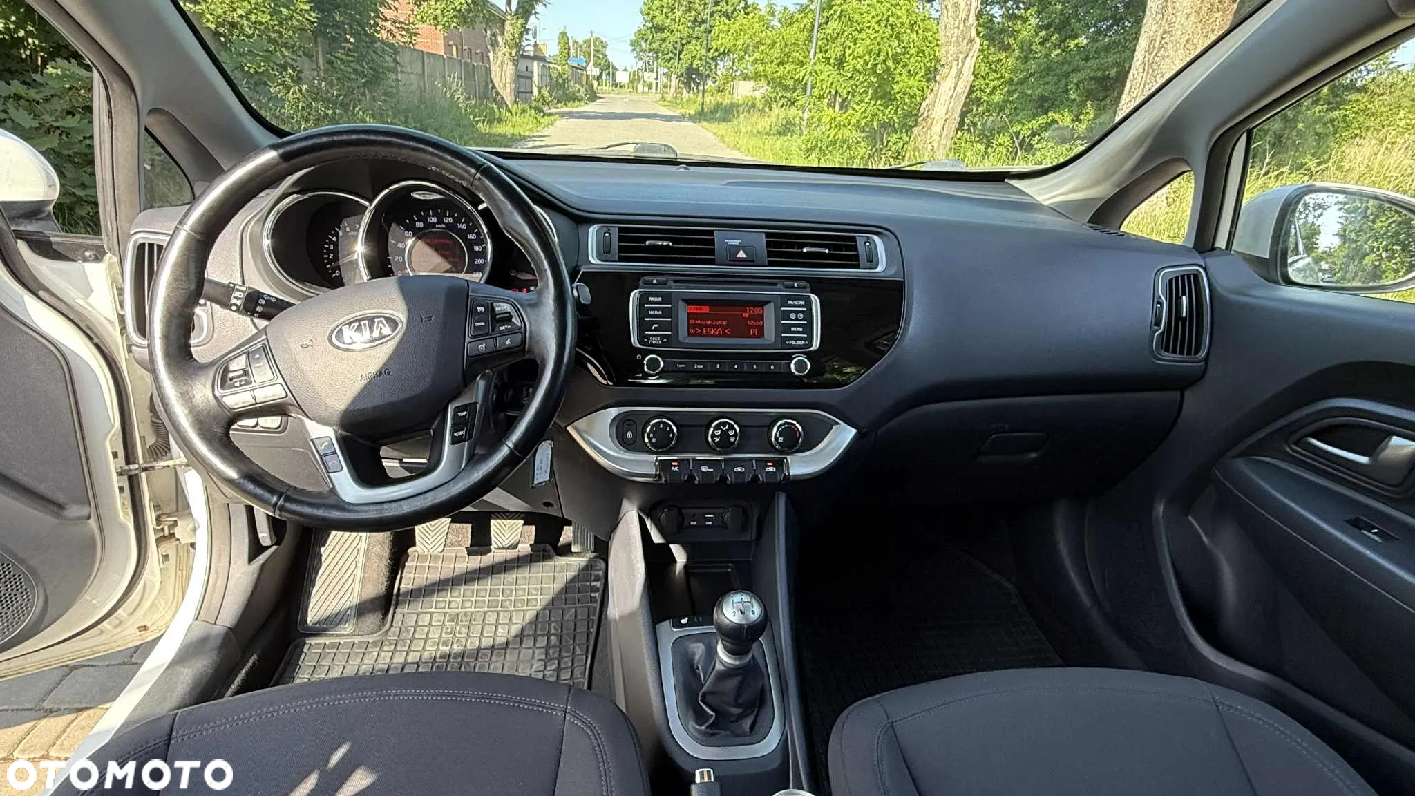 Kia Rio 1.2 L - 12