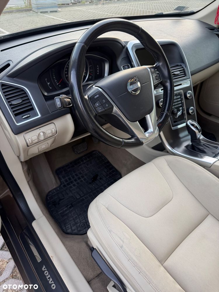 Volvo XC 60 2.4D AWD Kinetic - 12