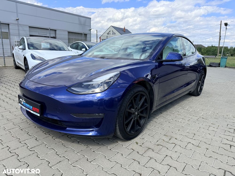 Tesla Model 3 - 1