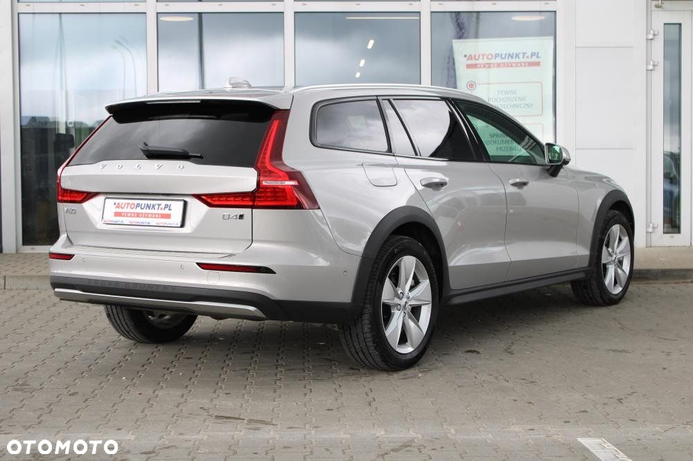 Volvo V60 Cross Country - 4
