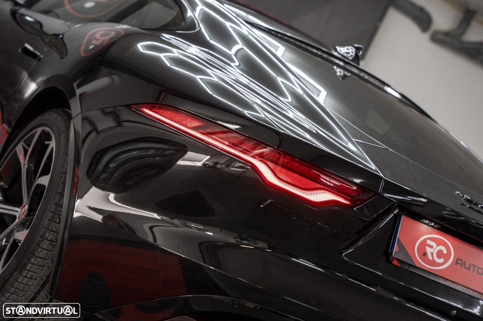 Jaguar F-Type 2.0 i4 R-Dynamic Black - 12