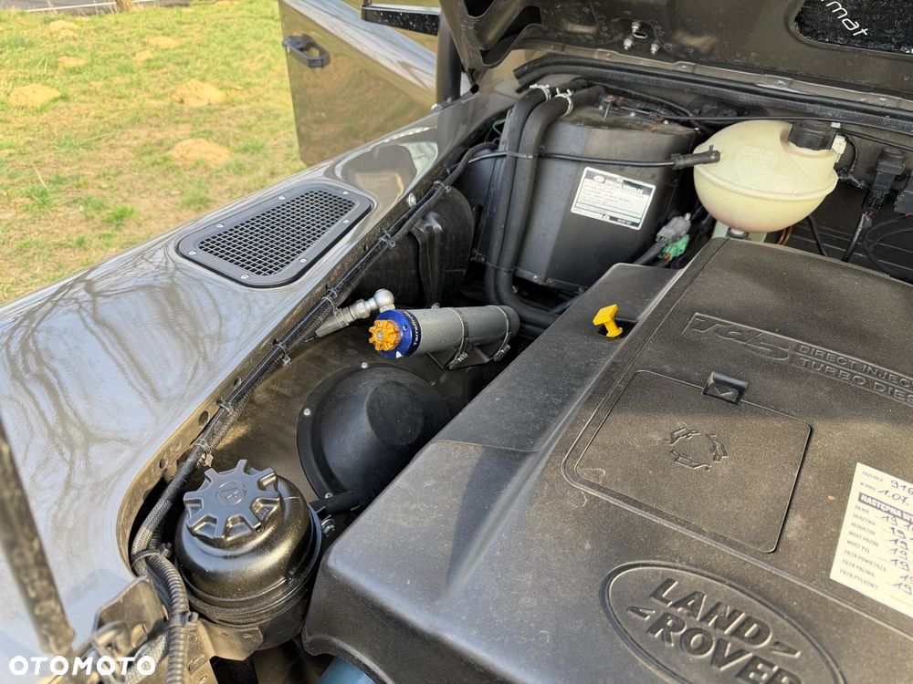 Land Rover Defender - 7