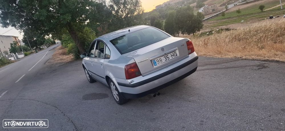 VW Passat 1.9 TDi Confortline - 3