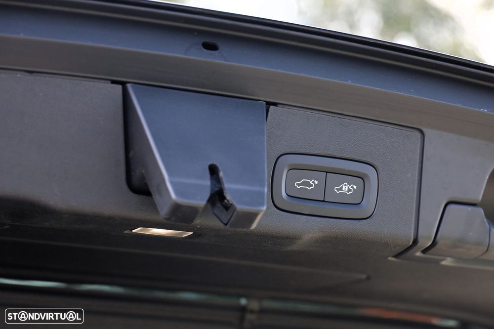 Volvo XC 60 2.0 B4 Plus Bright — fotografia 6