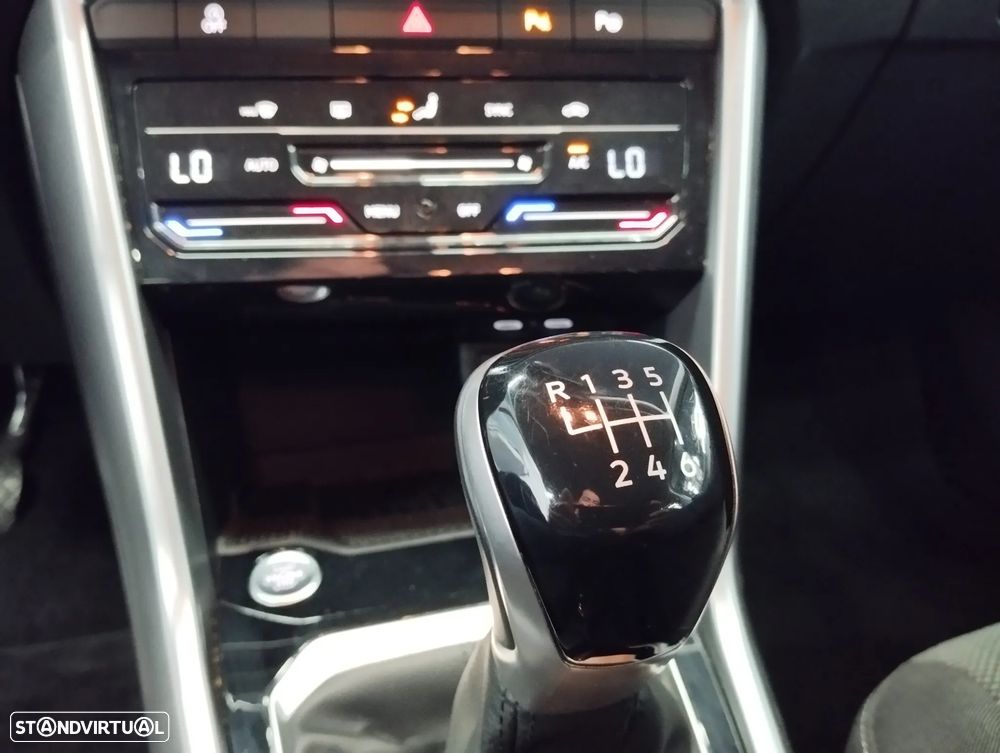 VW T-Roc 1.0 TSI Urban - 32