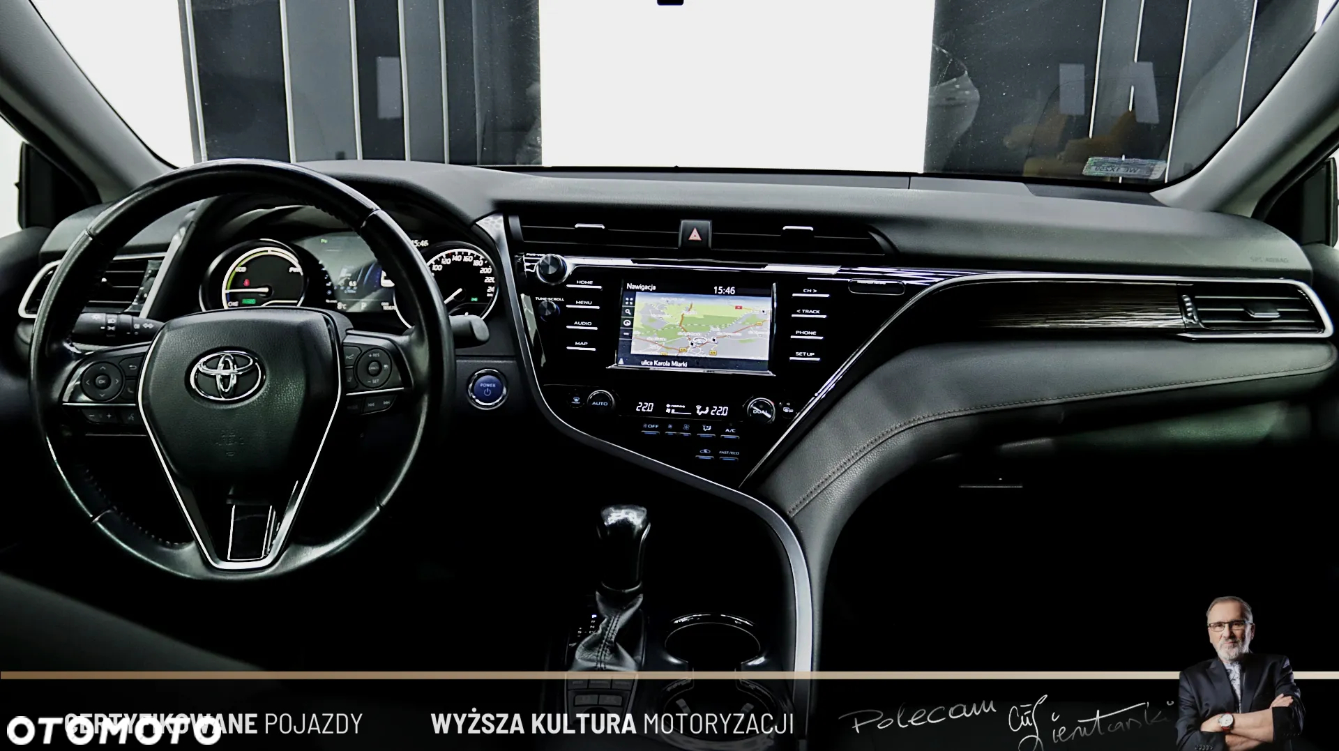 Toyota Camry 2.5 Hybrid Comfort CVT - 18