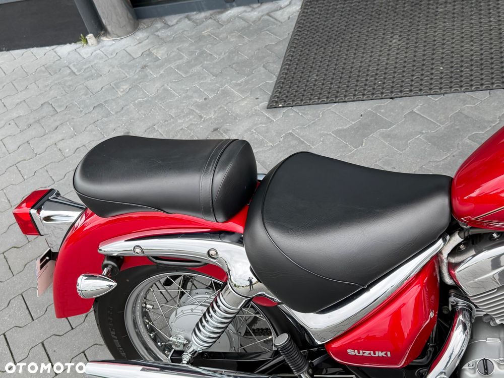 Suzuki Intruder - 12