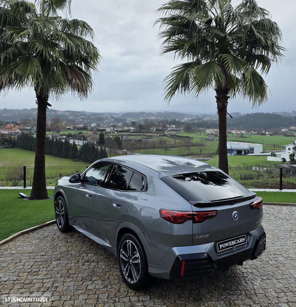 BMW iX2 eDrive20 Pack Desportivo M - 8