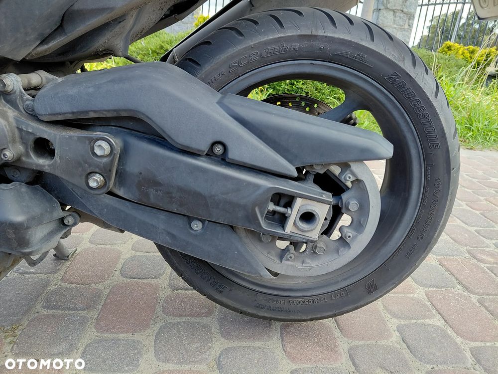 Yamaha Tmax - 24