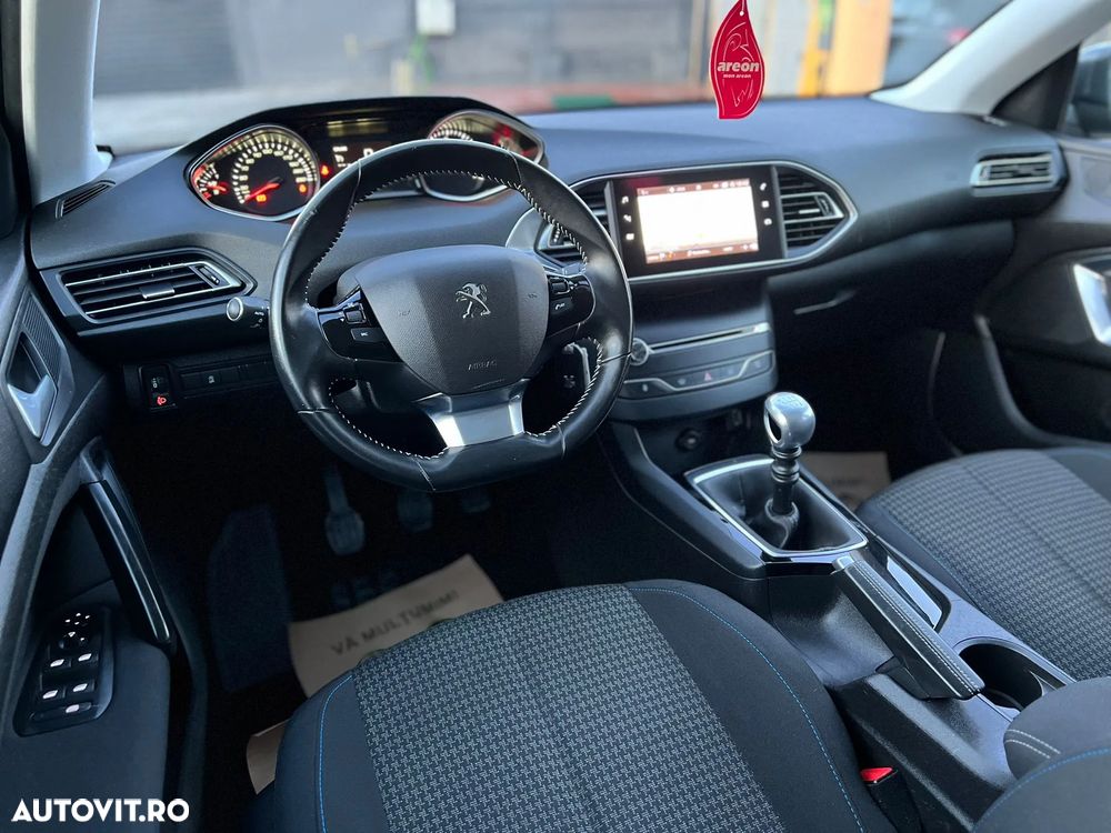 Peugeot 308 1.2 L PureTech Turbo S&S Allure - 21