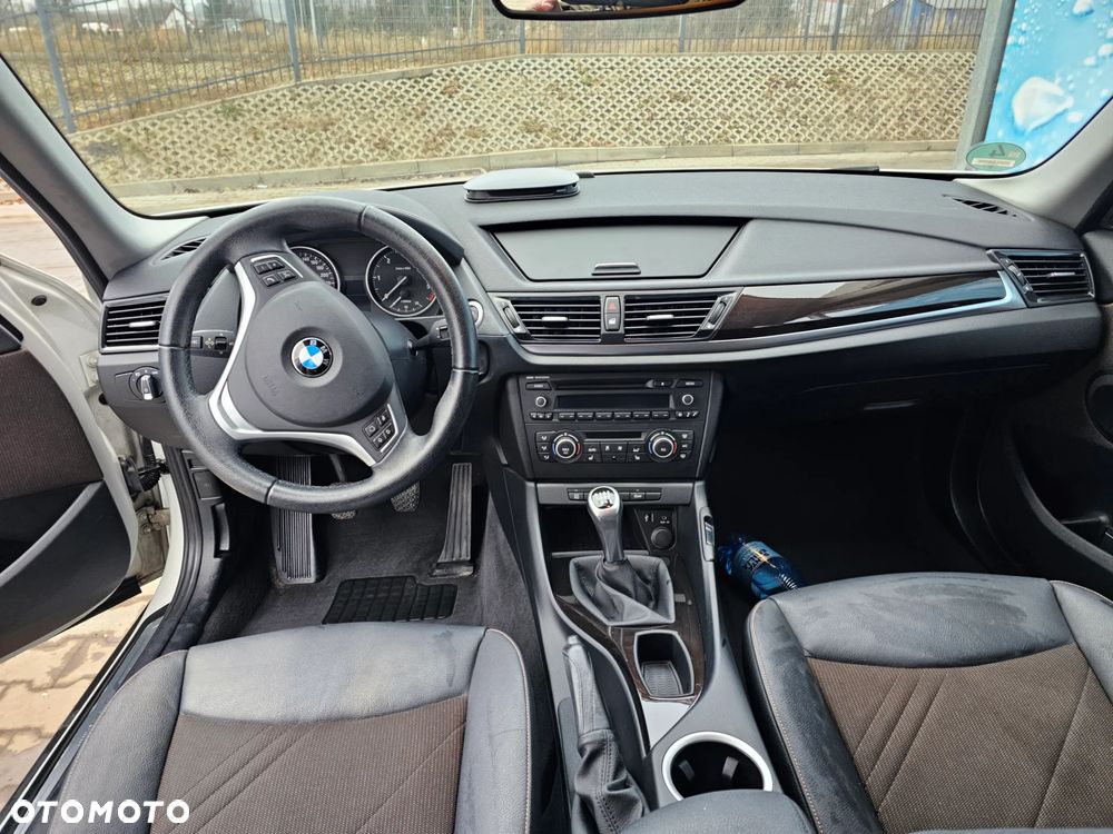 BMW X1 sDrive18d xLine - 11