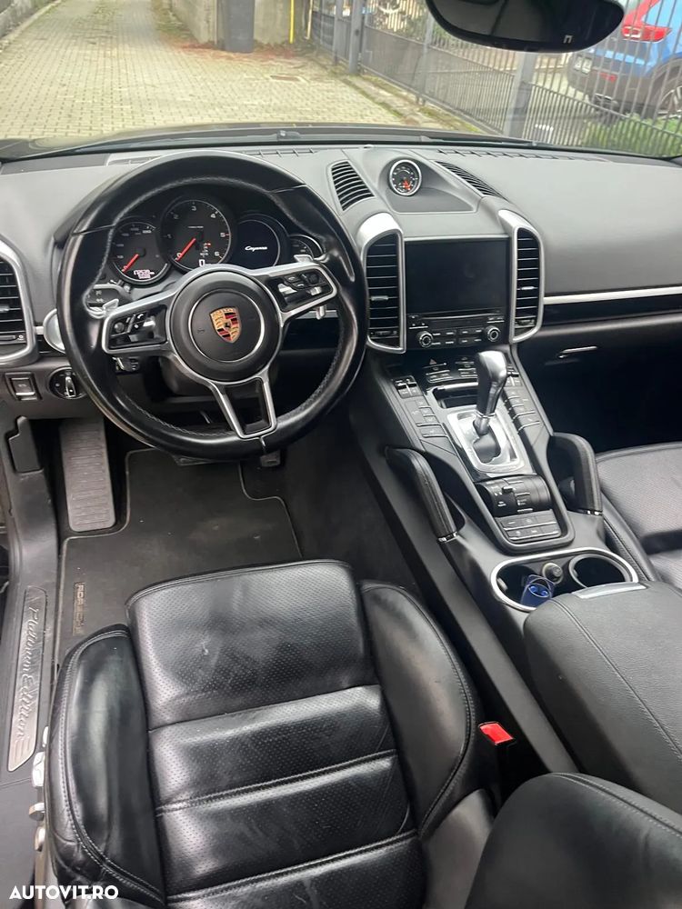 Porsche Cayenne 3.0 L - 1