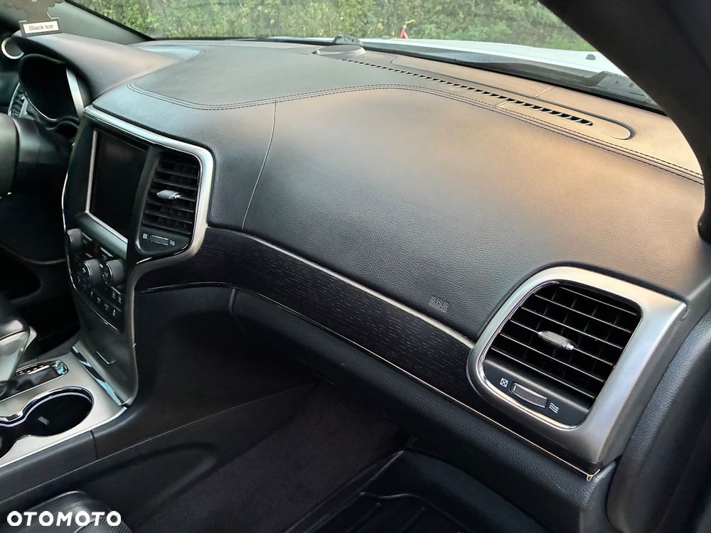 Jeep Grand Cherokee - 28