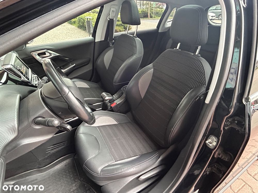 Peugeot 2008 1.2 PureTech Allure Pack S&S - 20