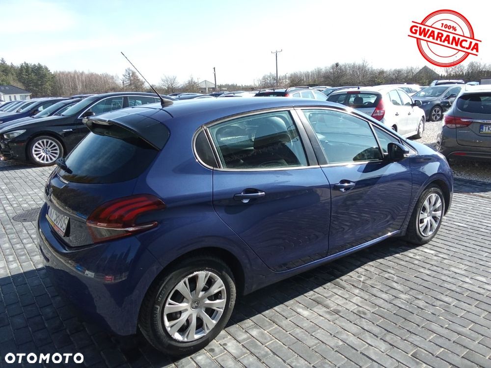 Peugeot 208 - 8