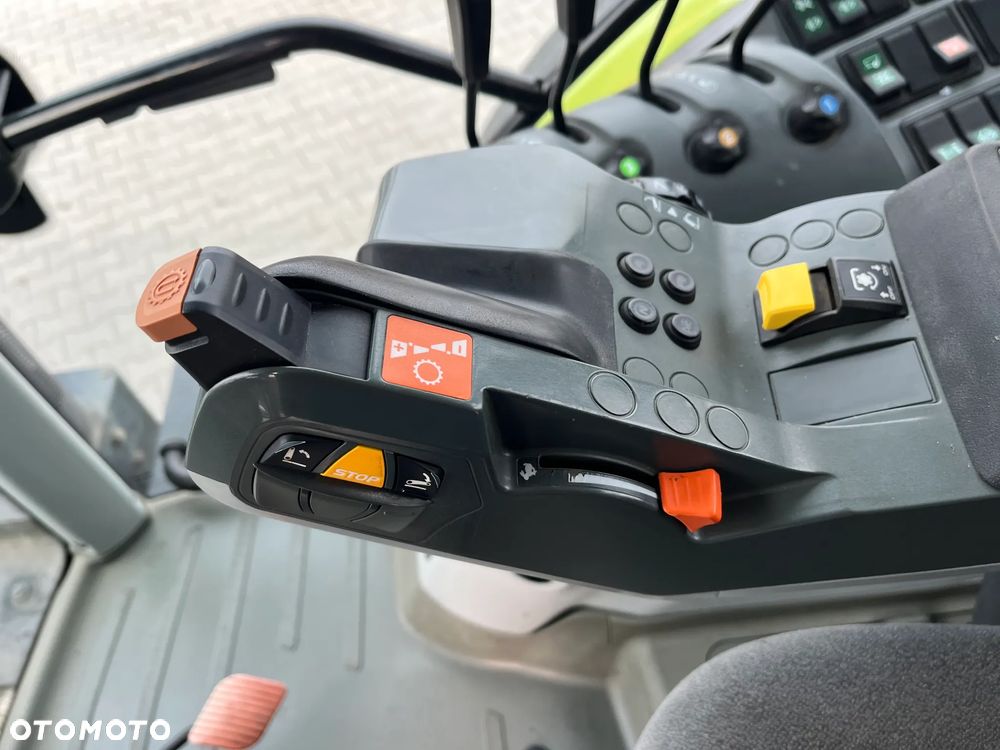 Claas Arion 640 - 17