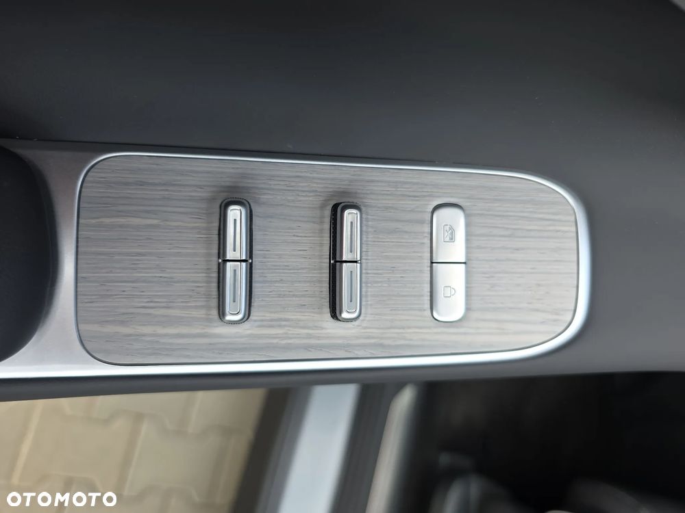 XPeng X9 110kWh AWD Performance Pro - 12