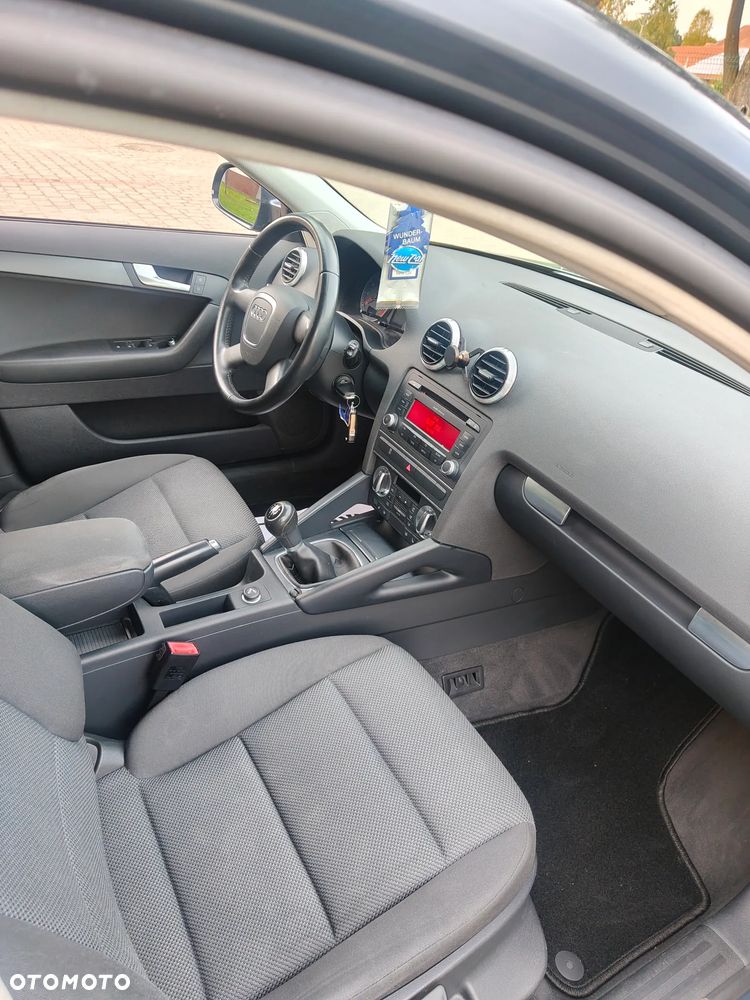 Audi A3 Sportback 1.6 Ambiente - 11