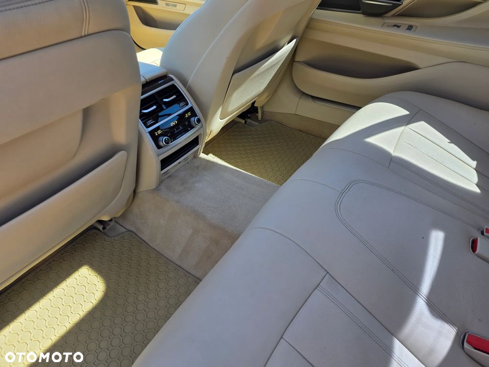 BMW Seria 7 740Li Edition Exclusive - 6