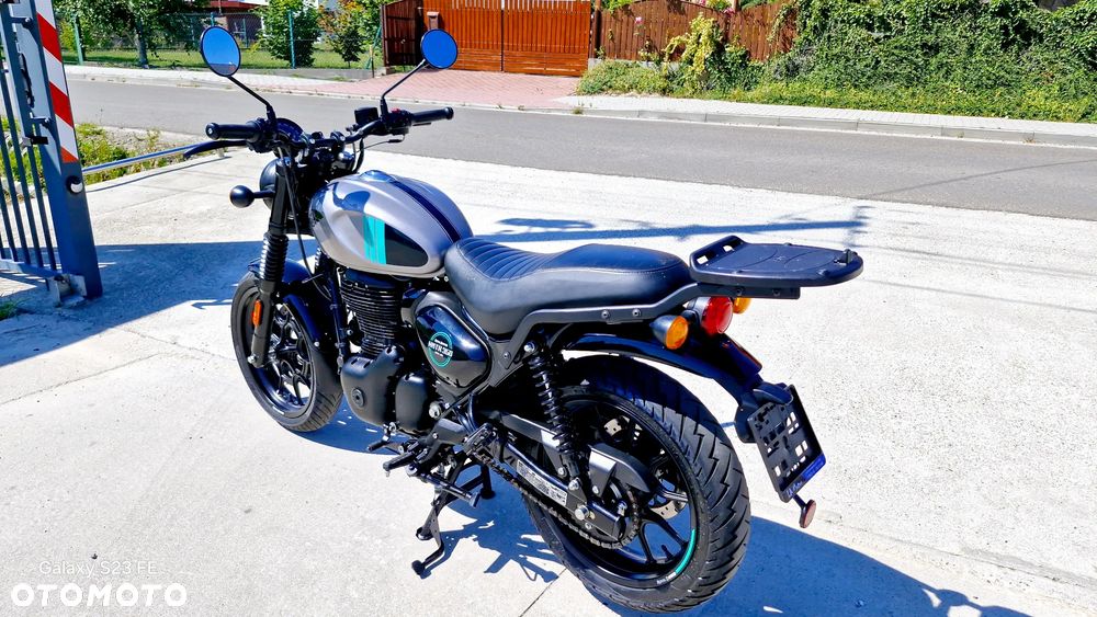 Royal Enfield HNTR - 12