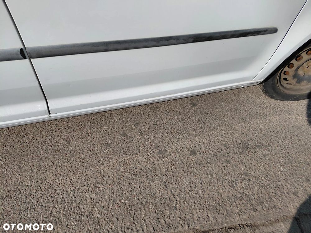 Volkswagen Caddy 2.0 TDI Comfortline - 23