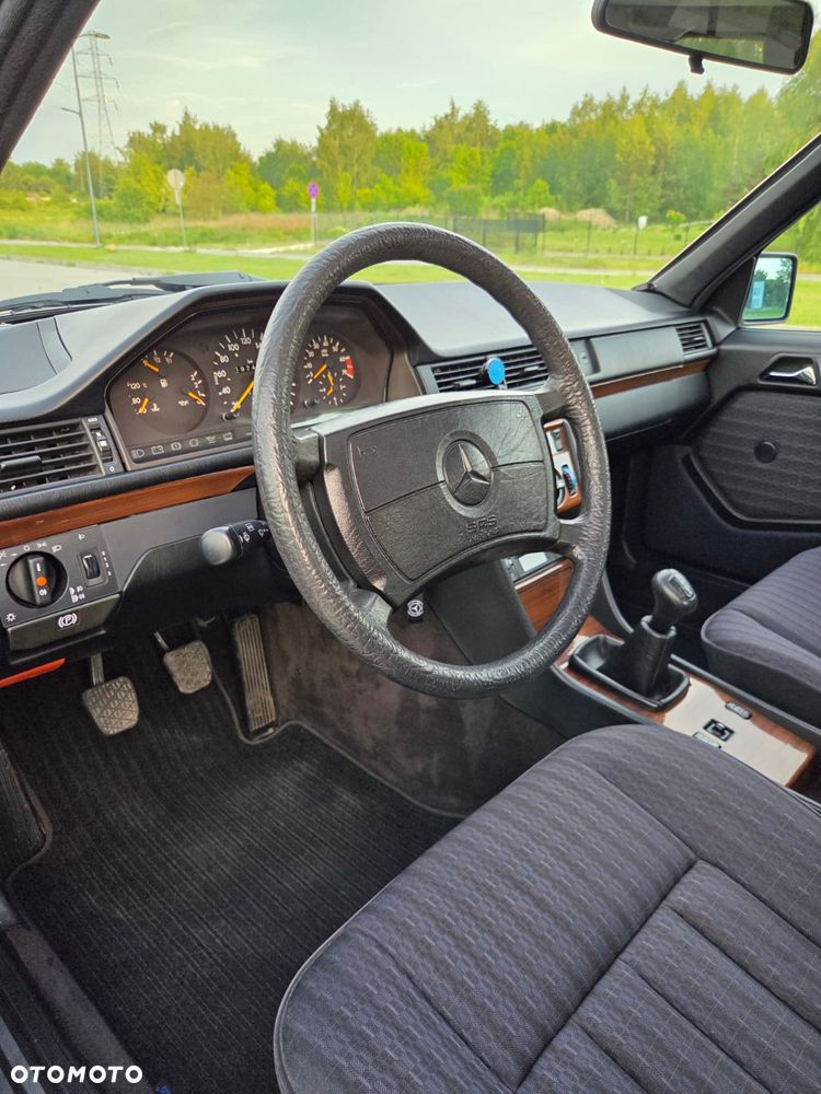 Mercedes-Benz W124 (1984-1993) ver-260-se - 32
