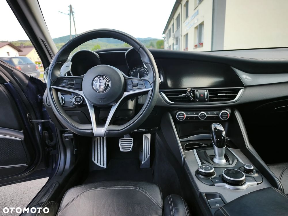 Alfa Romeo Giulia 2.0 Turbo 16V AT8-Q4 Veloce Ti - 11