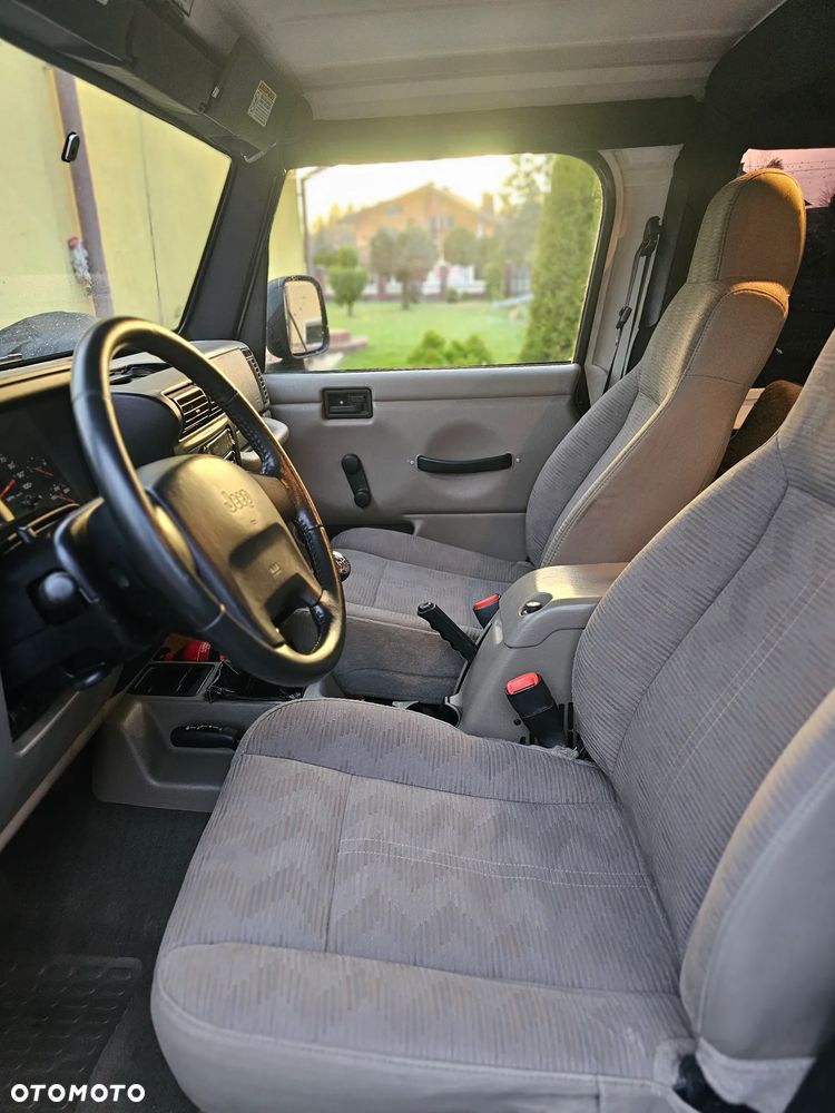 Jeep Wrangler 4.0 Sport - 11