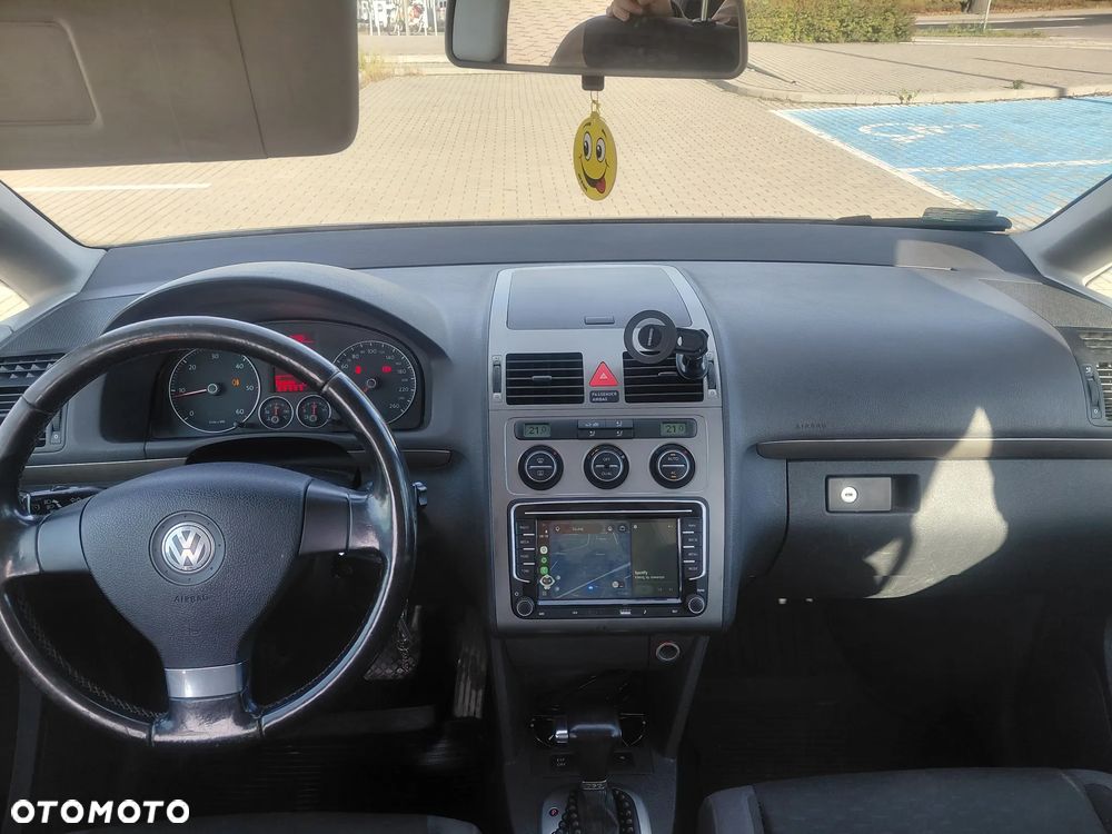 Volkswagen Touran 2.0 TDI Trendline DSG - 5