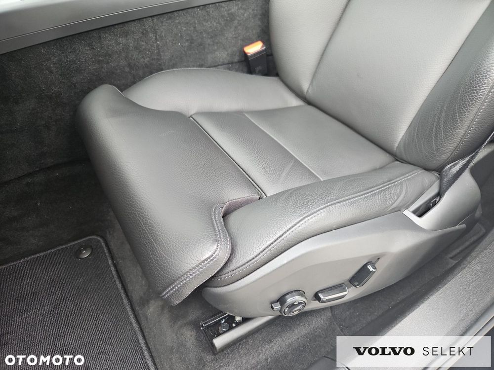 Volvo XC 60 T6 AWD Plug-in Hybrid Plus Dark - 27