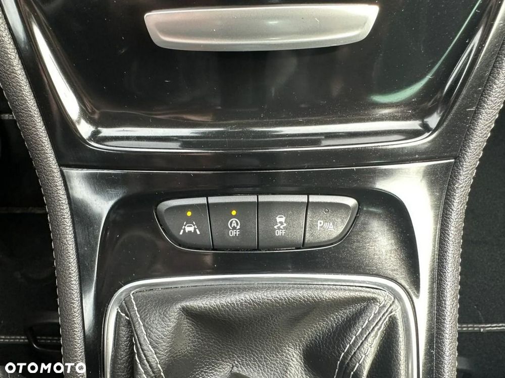 Opel Astra 1.4 Turbo Innovation - 28