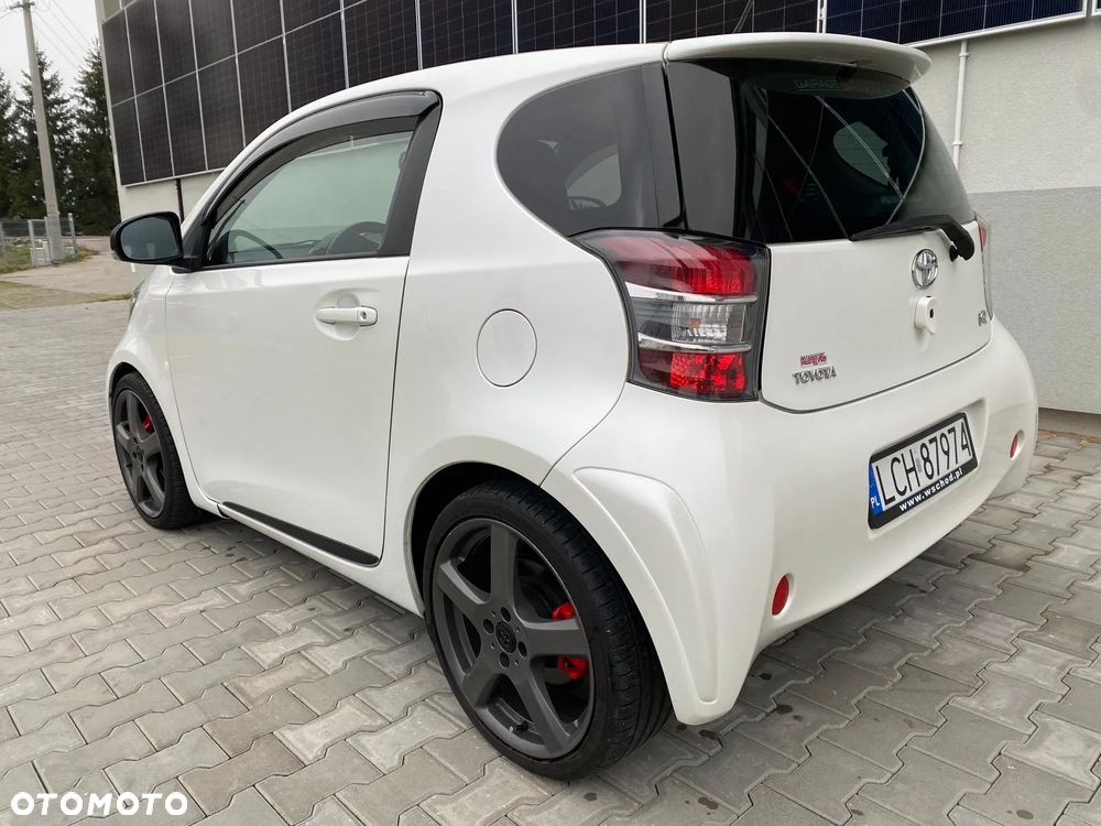 Toyota iQ - 9