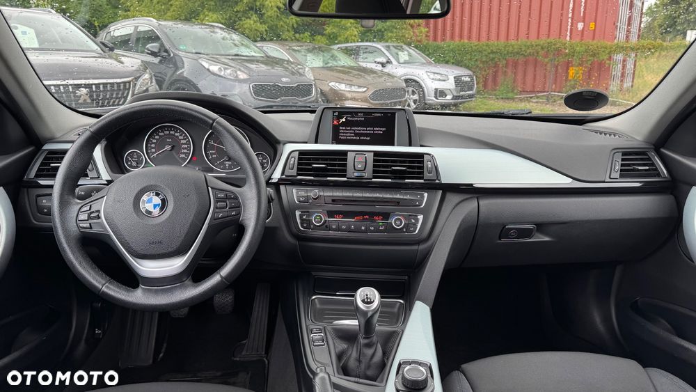 BMW Seria 3 318d Sport Line - 35