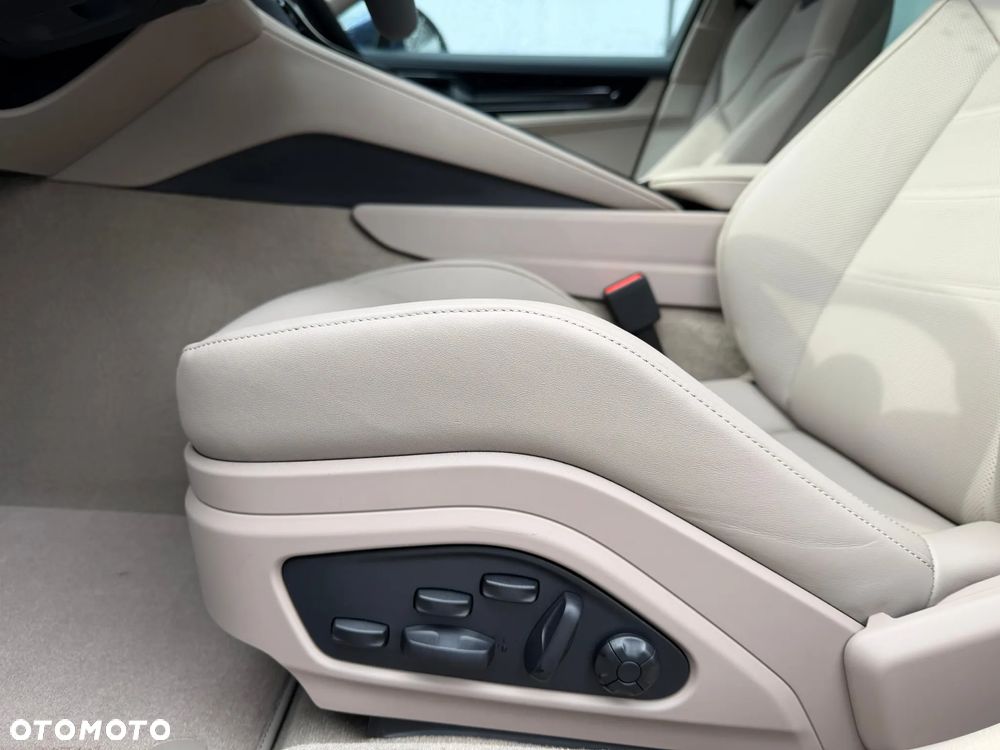 Porsche Panamera - 30