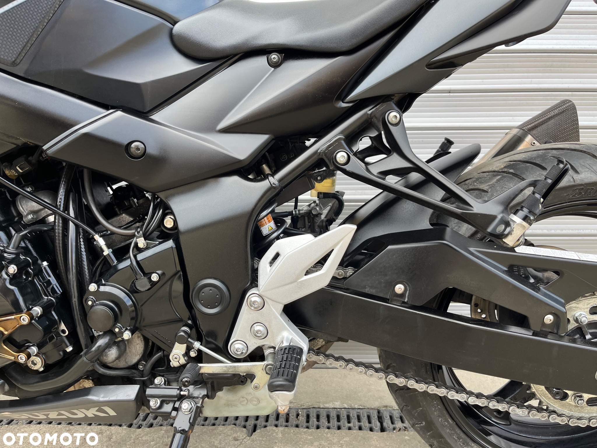 Suzuki GSR - 23