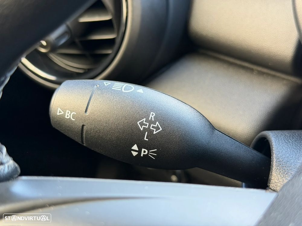 MINI 3 Portas One - 17