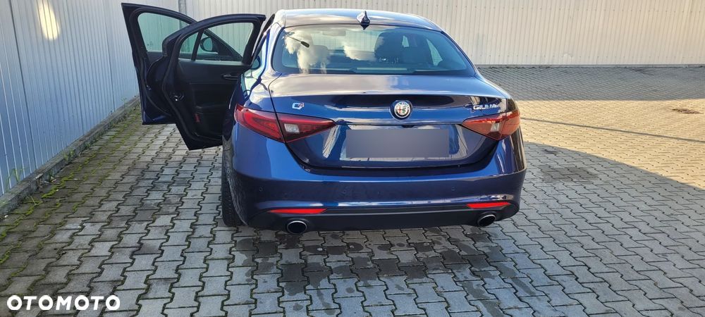 Alfa Romeo Giulia 2.0 Turbo 16V AT8-Q4 Veloce - 4