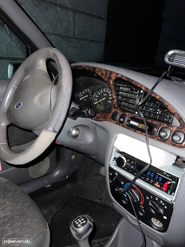 Ford Fiesta - 5