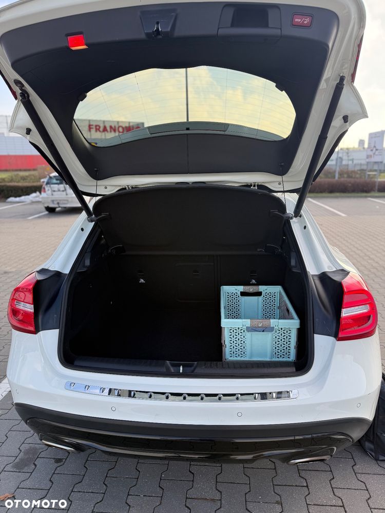 Mercedes-Benz GLA 200 7G-DCT Urban - 11