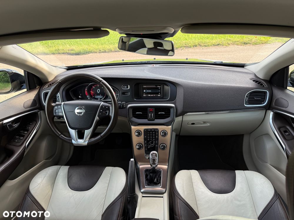 Volvo V40 Cross Country D3 Momentum - 8