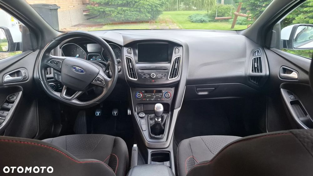 Ford Focus 1.5 EcoBoost ST-Line - 14