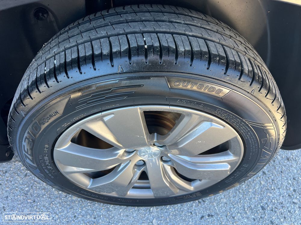 Peugeot 2008 1.2 PureTech Allure - 6