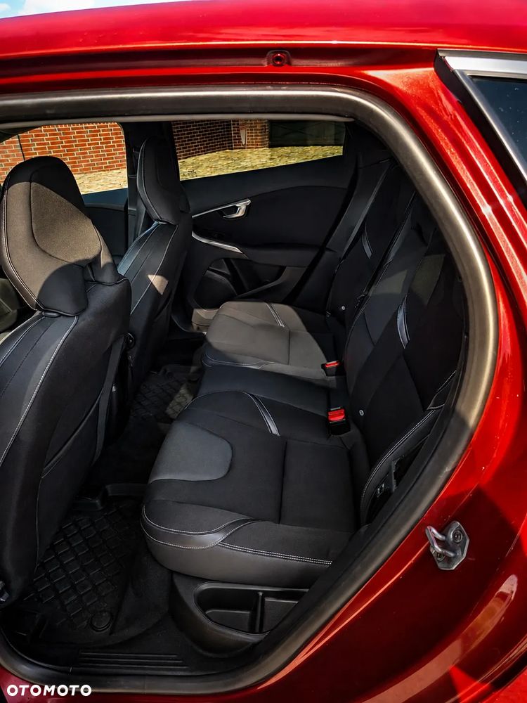 Volvo V40 D2 Drive-E R-Design Momentum - 8